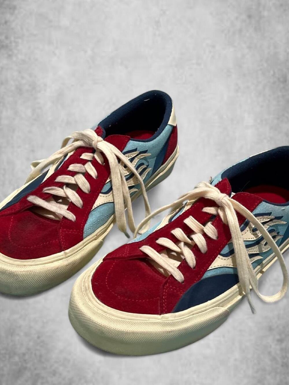 STRAYE Men's Multi and Red Trainer